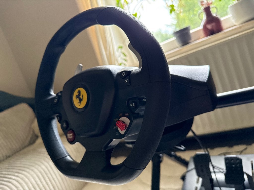 Thrustmaster Ferrari 458 Racing volant avec stand, Games en Spelcomputers, Ophalen, Zo goed als nieuw, Stuur of Pedalen, PlayStation 4