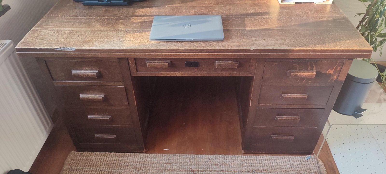 Bureau en bois massif, Enlèvement