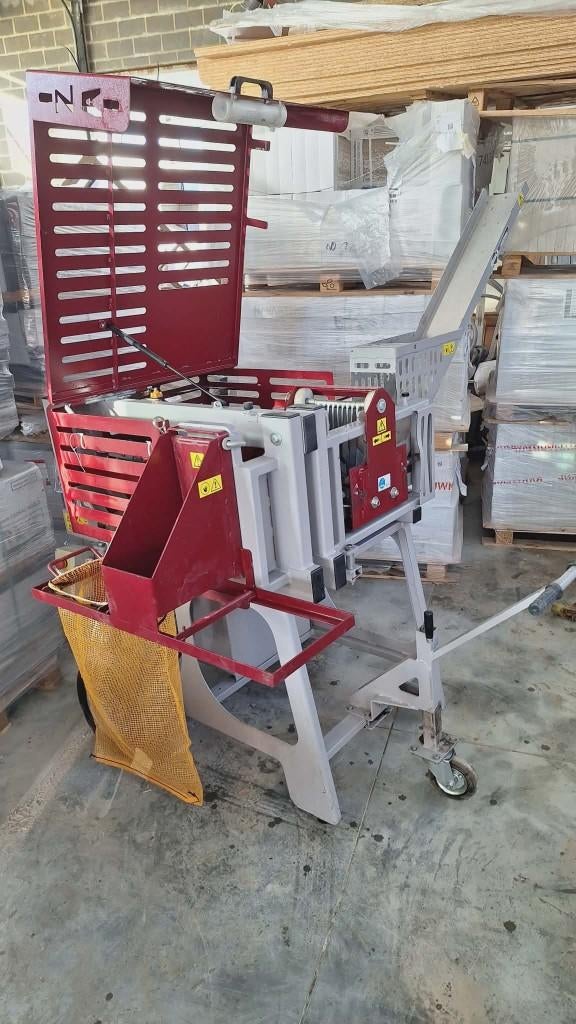 Machine à bois d'allumage BGU, Enlèvement