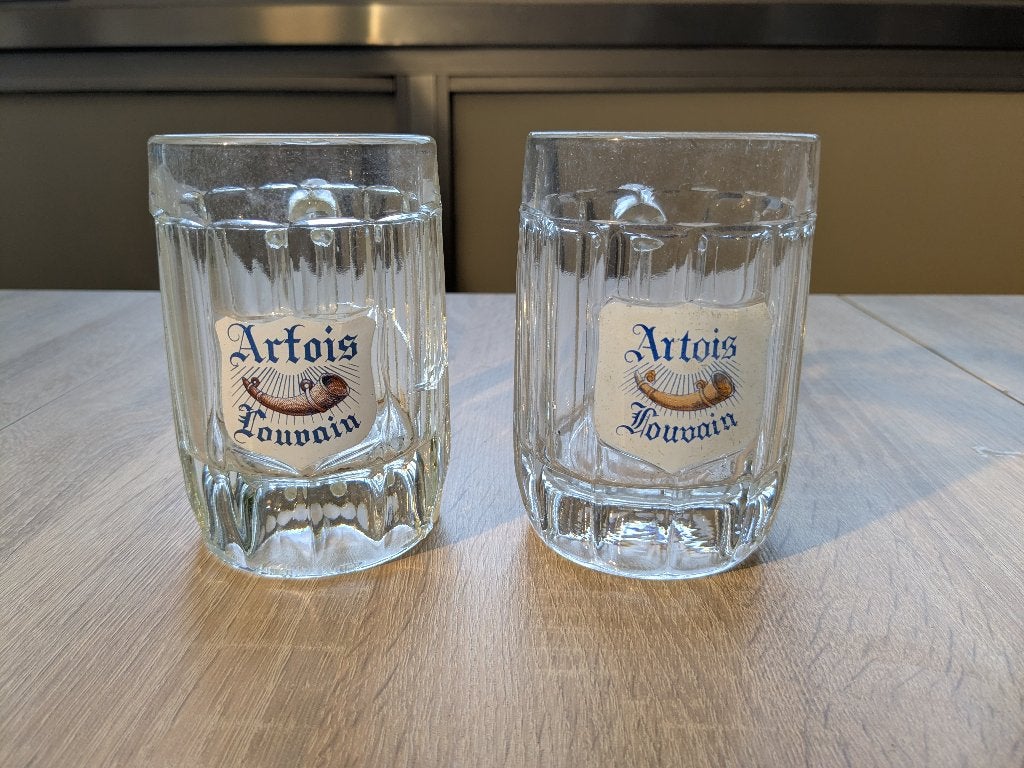 Brasserie Artois met 2 bekers in Leuven, Verzamelen, Ophalen, Pul(len), Stella Artois
