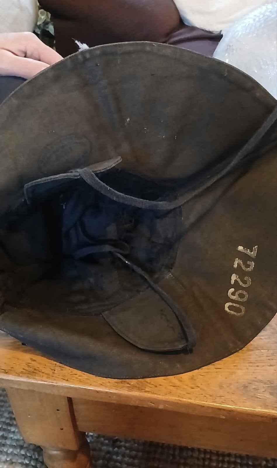 Chapeau suroît et lunettes de vision sous marinier allemand, Enlèvement