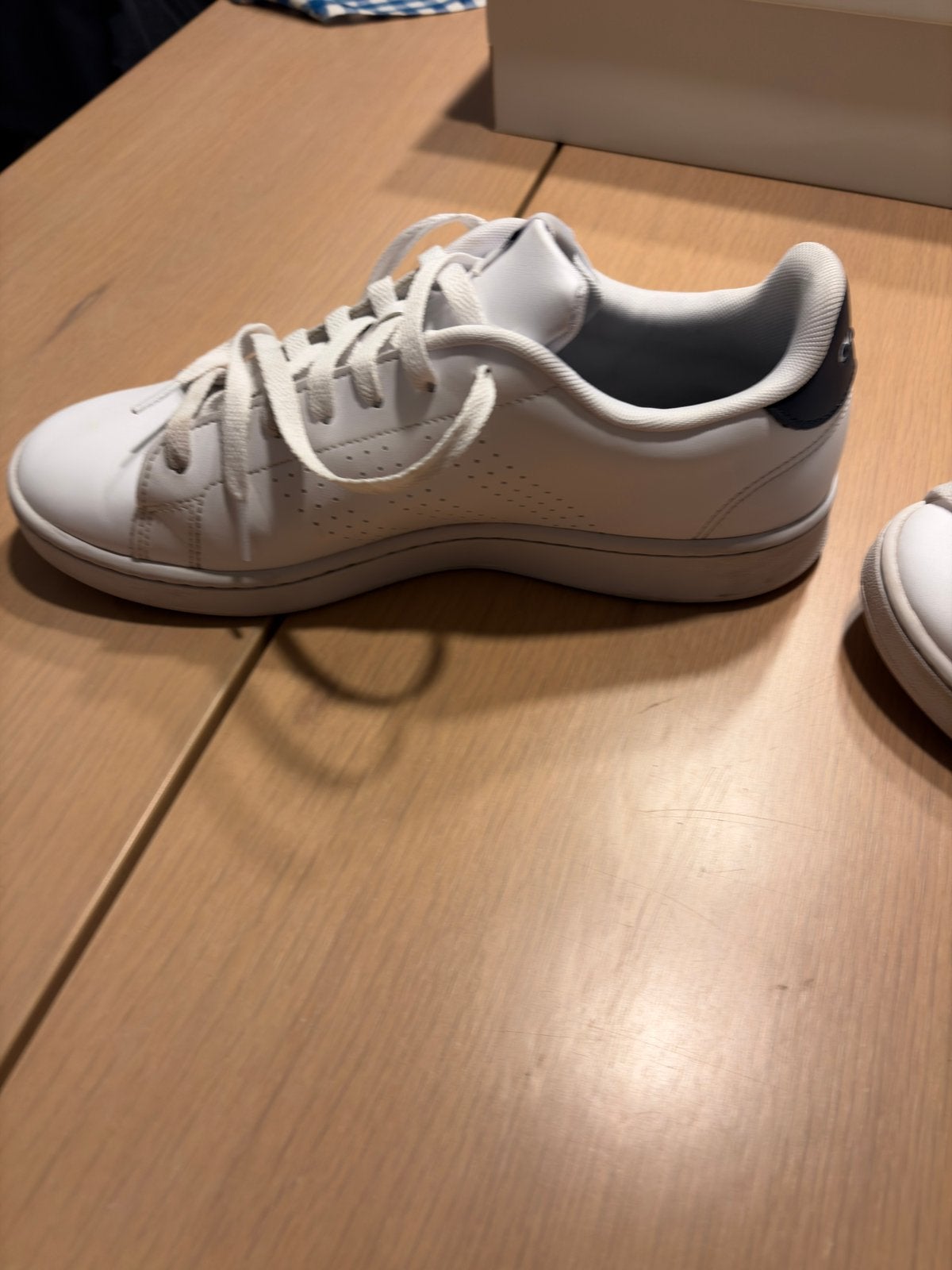 Adidas - Advantage Sneaker - White + Dark Blue - Size: 44’, Ophalen, Wit, Sneakers, Gedragen