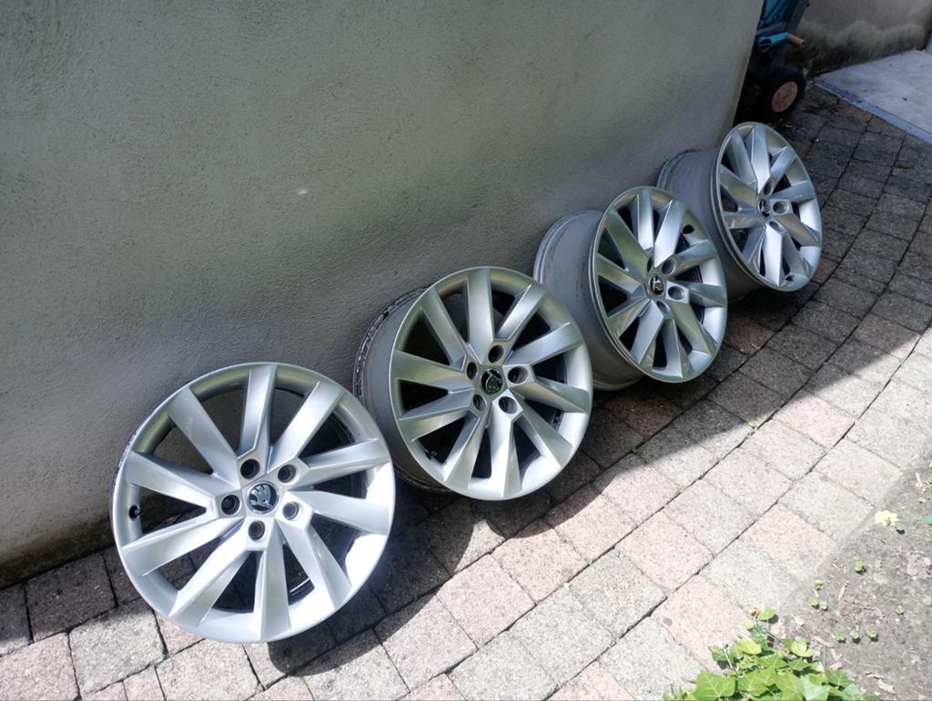 Stratos 17 inch lichtmetalen velgen Skoda, Autos : Pièces & Accessoires, Pneus & Jantes, 4 Saisons, Véhicule de tourisme, 17 pouces