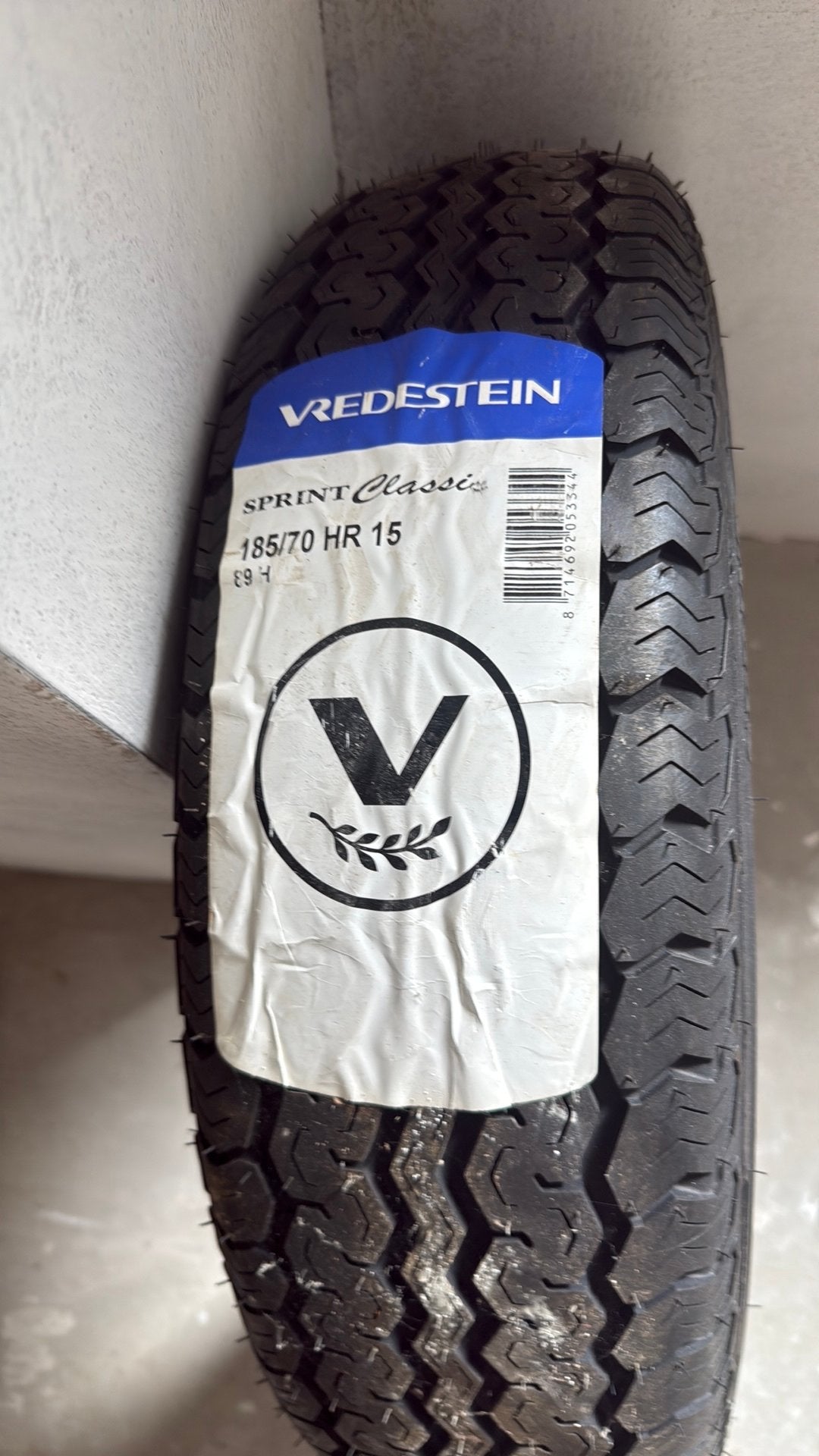Pneu neuf VREDESTEIN classic 185/70/15, Autos : Pièces & Accessoires, Pneus & Jantes, Neuf, 15 pouces, 4 Saisons, 185 mm