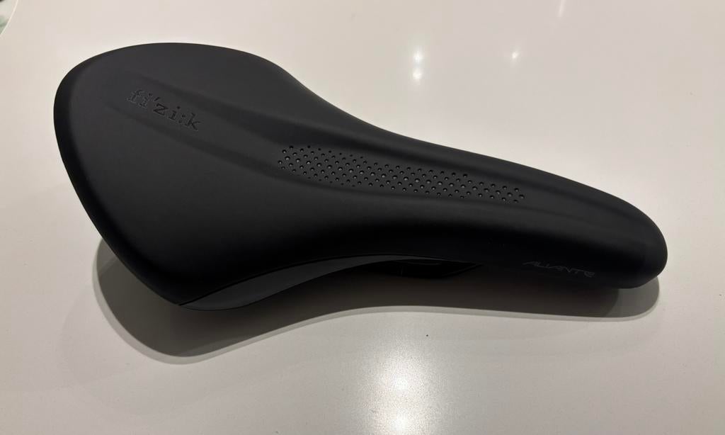 Selle Fizik Aliante 150mm, Vélos & Vélomoteurs, Vélos Pièces, Comme neuf, Selle, Enlèvement