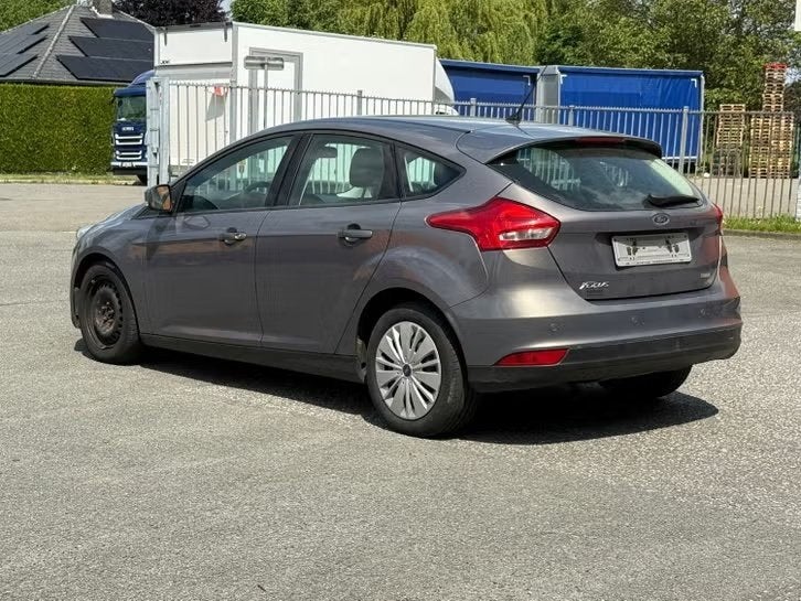 Ford Focus 1.0 Essence 2015 | Bluetooth, Auto's, Focus, https://public.car-pass.be/vhr/1c41c45d-f392-4e53-a3f3-414d6d994a87, Stof
