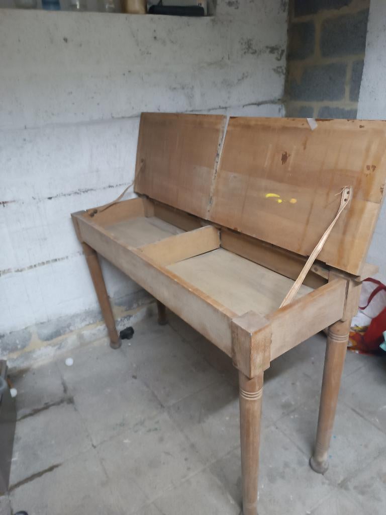 Banc d'école ancien, Enlèvement
