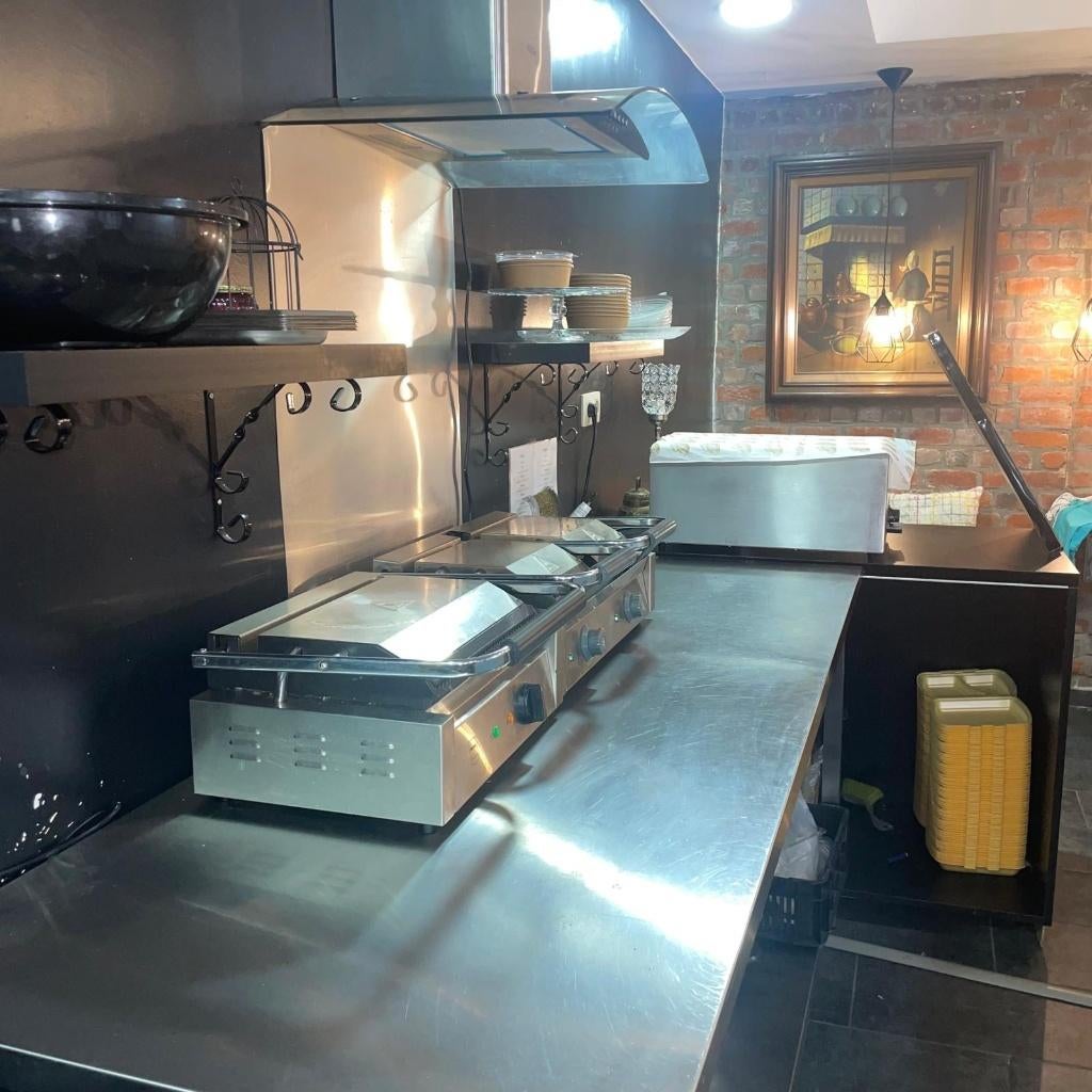 RVS/inox werktafel met bodemschap, Ophalen