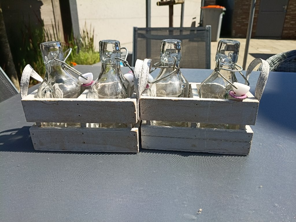 Decoratieve glazen flesjes in kratje, Ophalen, Wit, Glas, Landelijk