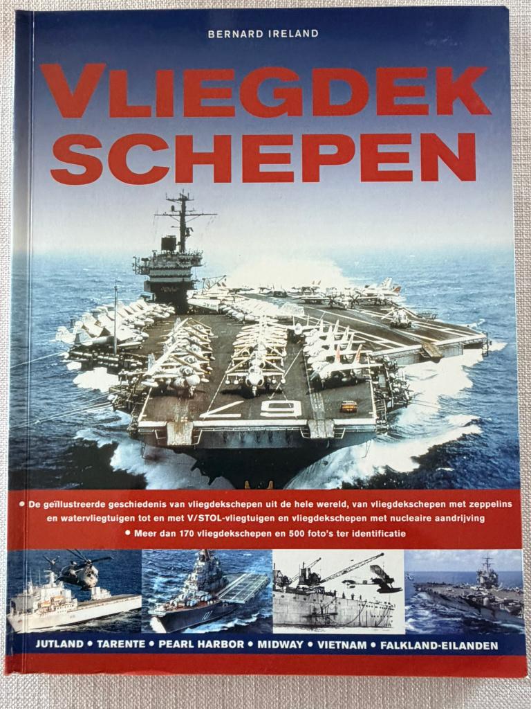 Vliegdekschepen, Boeken, Vervoer en Transport, Zo goed als nieuw, Boot, Ophalen of Verzenden
