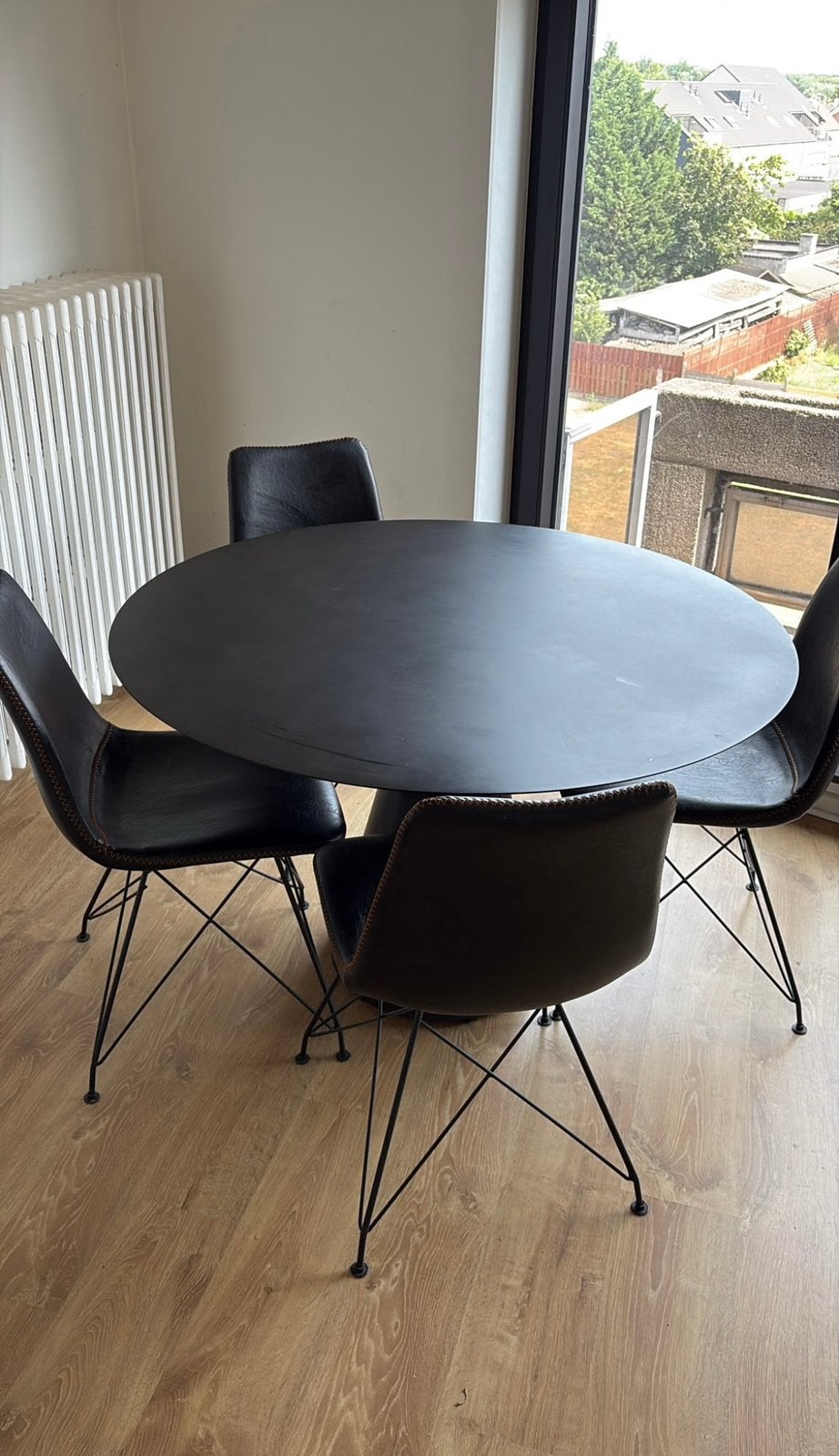 Ronde metalen eettafel Ø 120 cm met 4 stoelen, 100 à 150 cm, Quatre personnes, Rond, 100 à 150 cm