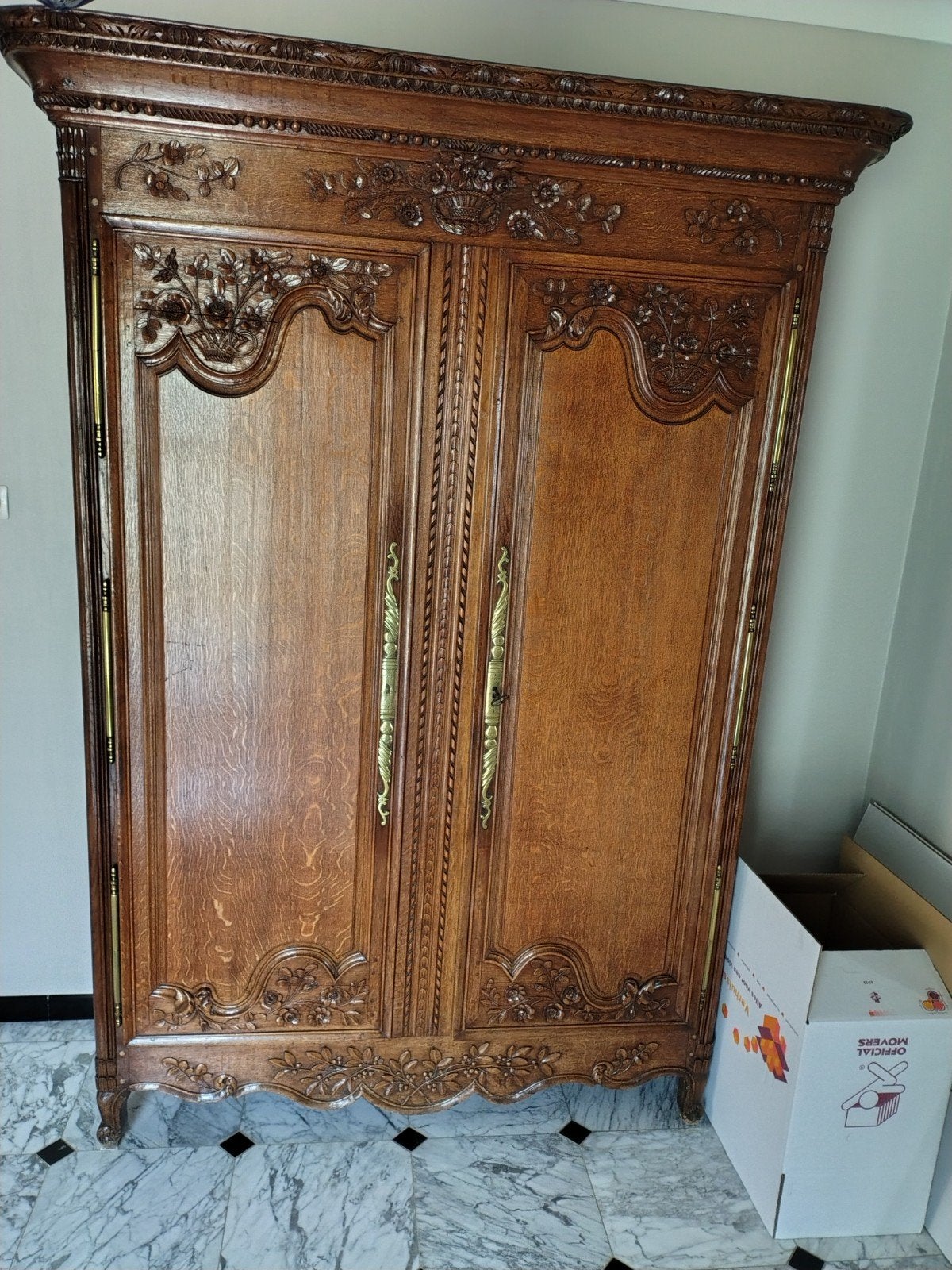 armoire de mariée ancienne, Enlèvement
