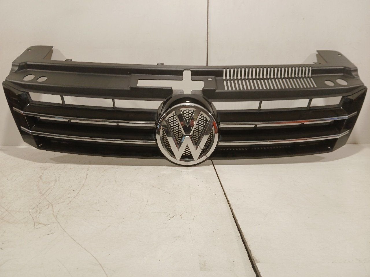 Grille Volkswagen Sharan, Onderdelen@venauto.nl, Van der Ven Autorecycling B.V., Ettenseweg 76, 4706 PB Roosendaal, The Netherlands