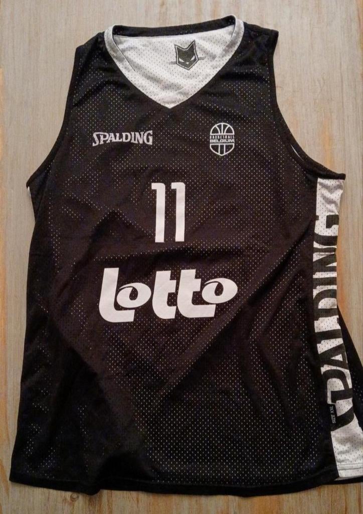 Gesigneerd shirt van Emma Meesseman., Envoi