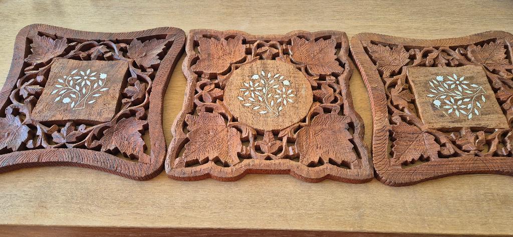 3 houten gesculpteerde borden (onderzetters), Antiek en Kunst, Ophalen