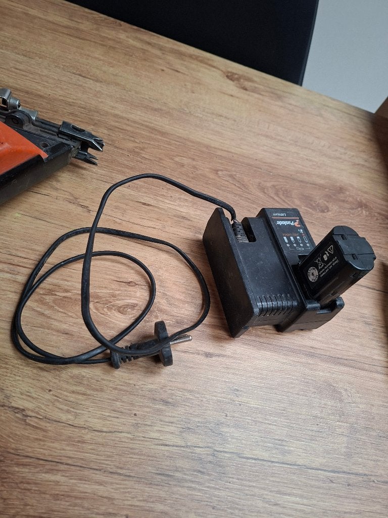 Gasspijkermachine, Doe-het-zelf en Bouw, Ophalen, Gebruikt, Tacker/nietmachine, Overige merken