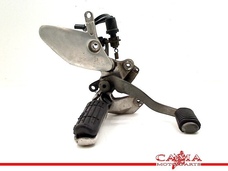 REPOSE PIEDS AVANT DROIT Yamaha, Dhr. S. di Majo, Utilisé, Info@cama-motorparts.nl, P.J. Troelstraweg 8 8
3144 CX  MAASSLUIS, NL