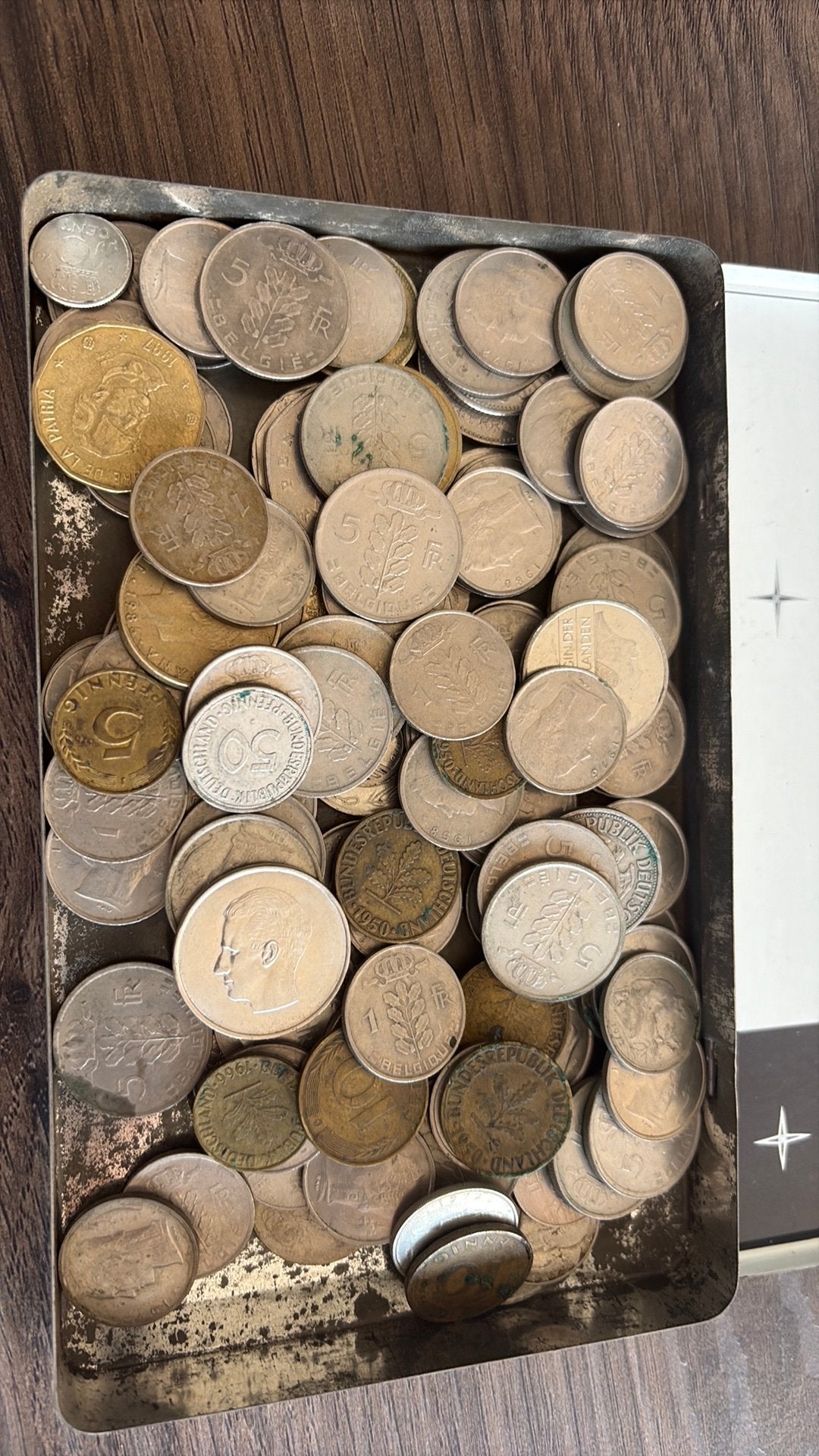 Doosje oude munten, Ophalen, Munten