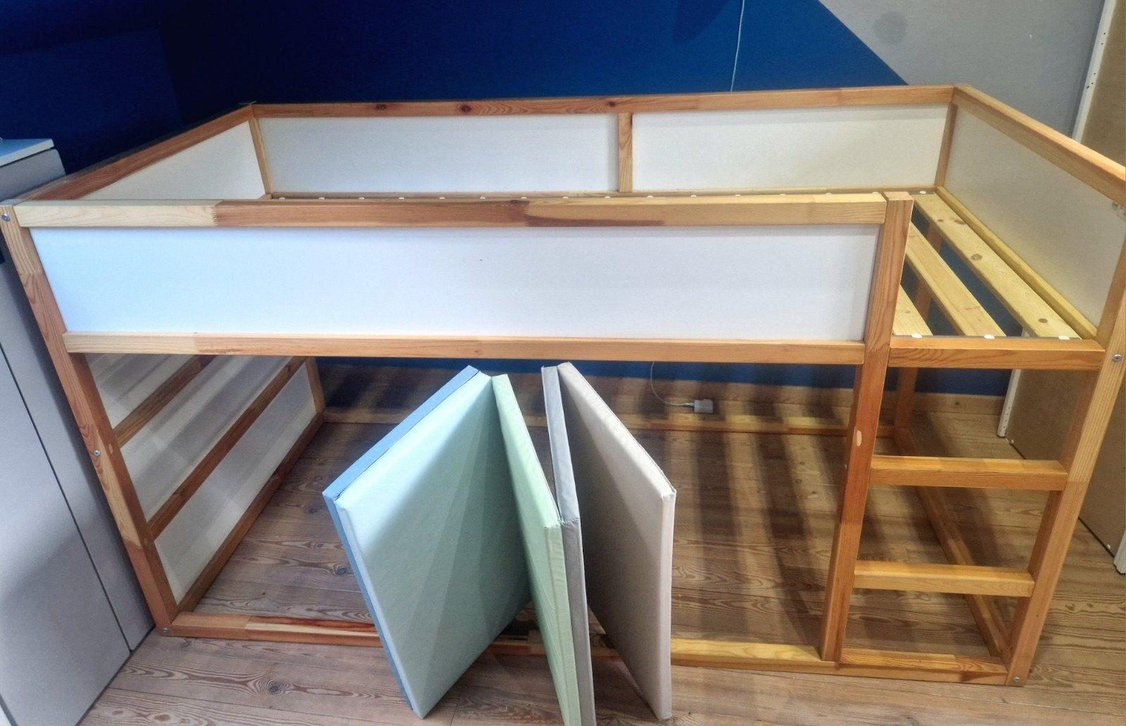 keerbaar bed, wit/grenen Ikea, 90×200cm + gymnastiekmat, Kinderen en Baby's, Ophalen, Hoogslaper