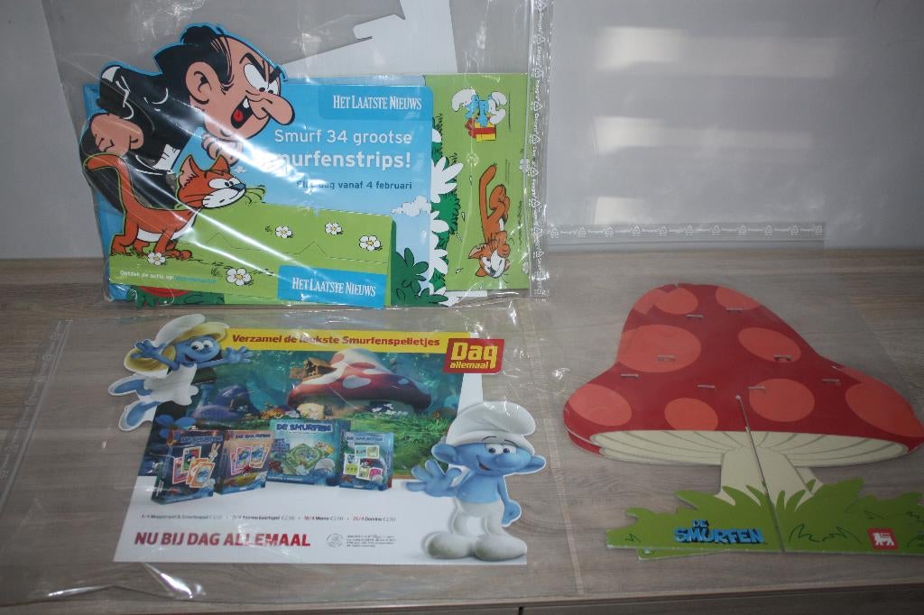 3x Smurfen ,Winkelmateriaal staanders  +- A3 , als nieuw, Ophalen of Verzenden, Zo goed als nieuw, Overige Smurfen, Overige typen