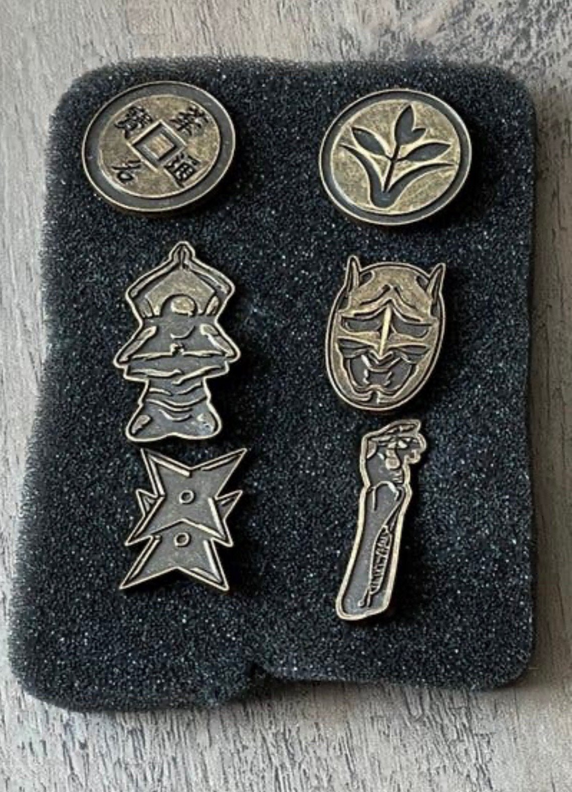 Zeldzame pin set Sekiro Shadows Die Twice, Enlèvement, Neuf, Insigne ou Pin's