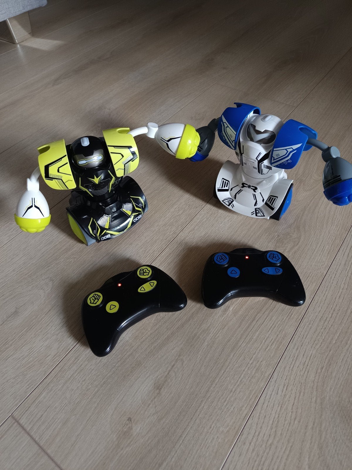 Silverlit Robot Combat Duo, Ophalen
