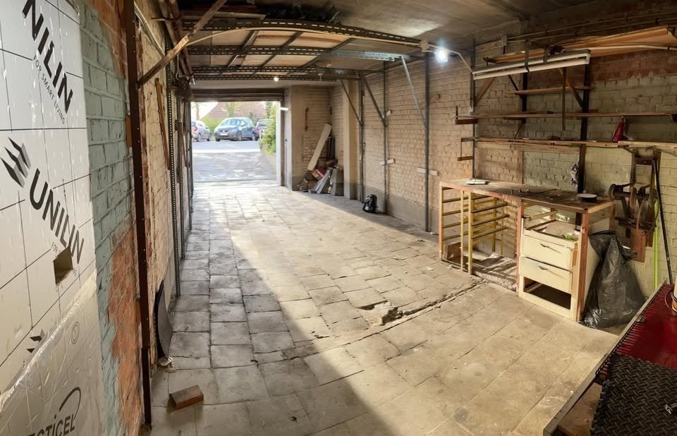 Garage à louer 35m2 situé à Forest, Immo