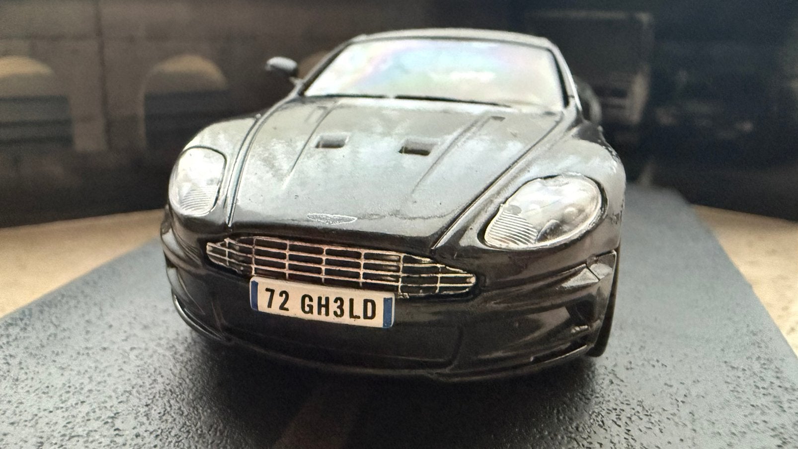 Aston Martin DBS, Enlèvement ou Envoi, Comme neuf, Universal Hobbies