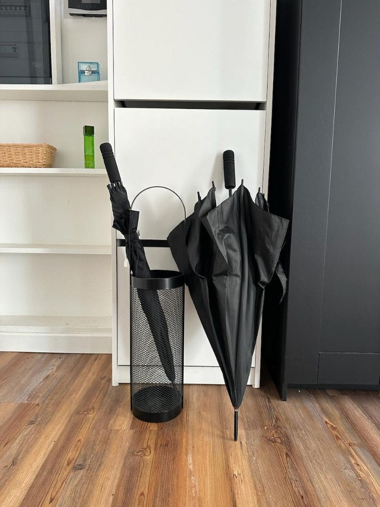 Paar paraplu's met stand, Ophalen, Zo goed als nieuw, Zwart