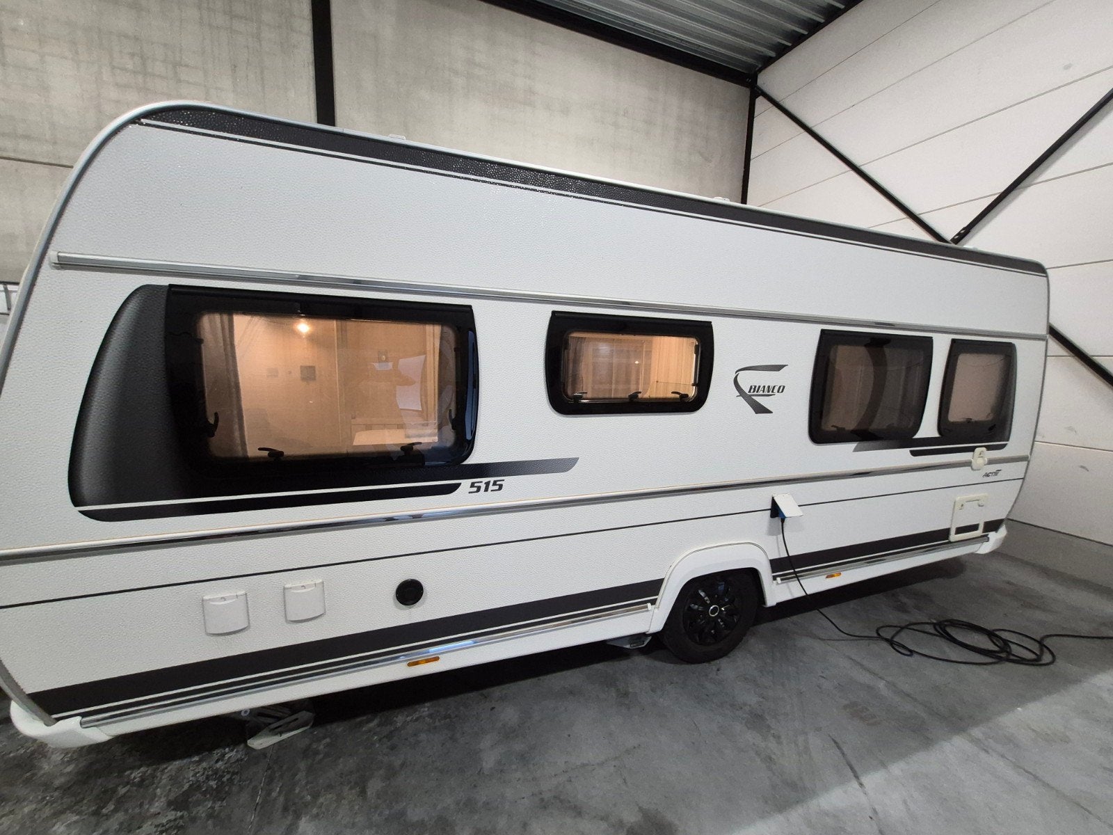 Sfd bianco activ model 2019.
Volautomatische mover.
Airco en, Caravanes & Camping, Caravanes, Auvent, Particulier, Fendt, 1250 - 1500 kg