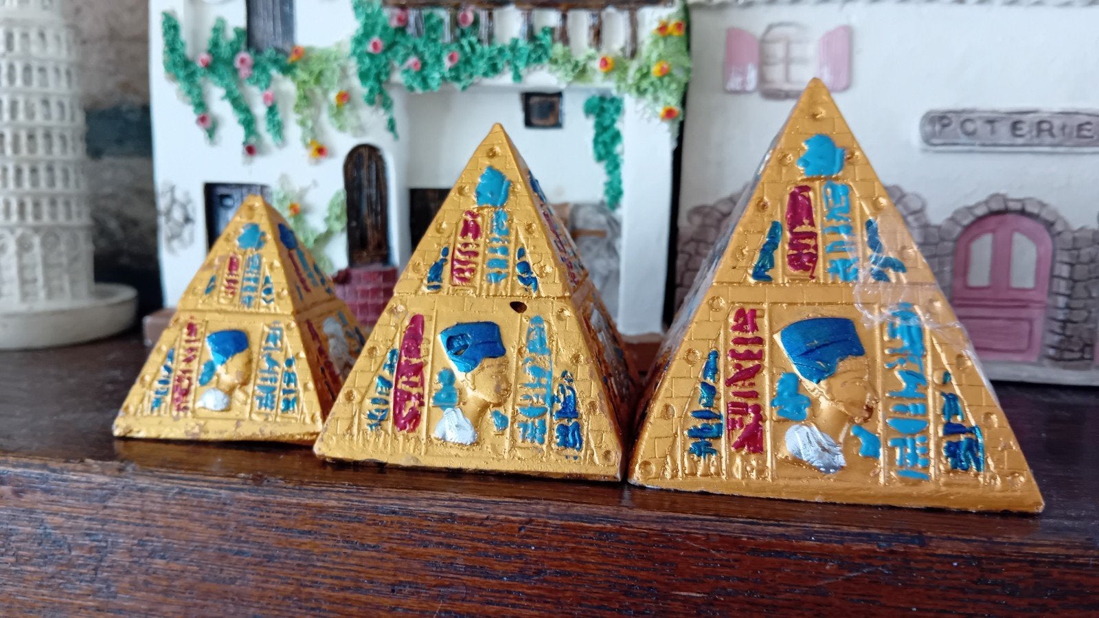 3 pyramides de 7 cm de haut, Antiquités & Art, Art | Autres Art, Enlèvement ou Envoi