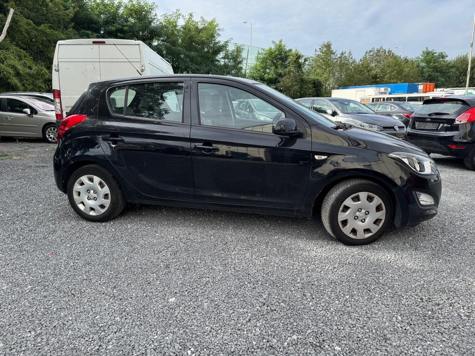 HYUNDAI  i 20 benzine, Voorwielaandrijving, Testrit aan huis, Zwart, Leder