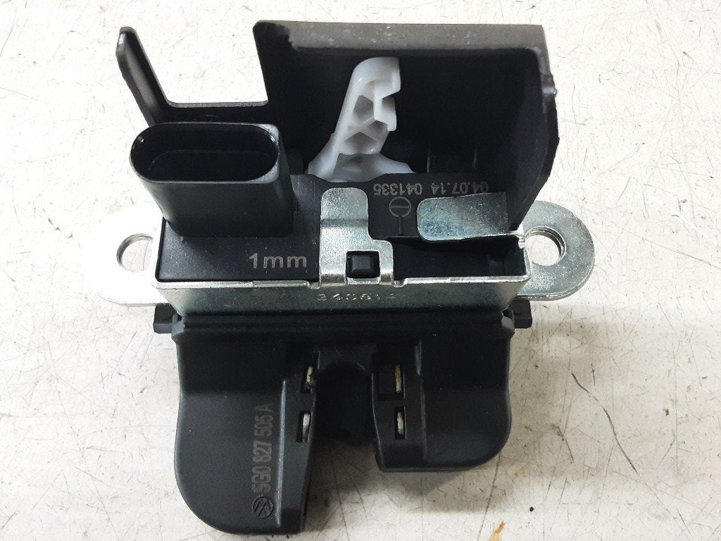 SERRURE COFFRE Golf Sportsvan (AUVS) (5G0827505A), Volkswagen, Mevr. I. Hauben, Haillon arrière, Utilisé