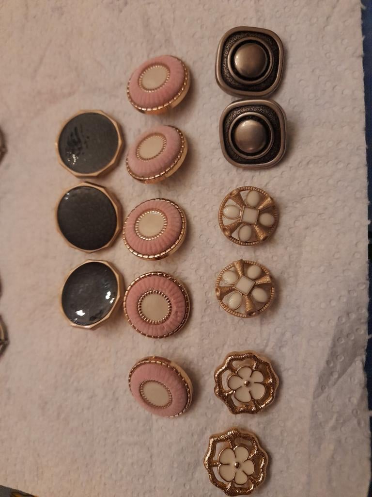 14 boutons métalliques fantaisie, Bijoux, Sacs & Beauté, Enlèvement ou Envoi