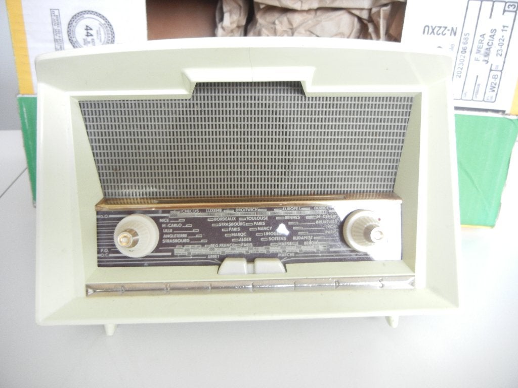 antieke radio philips in kunst stof, Enlèvement ou Envoi