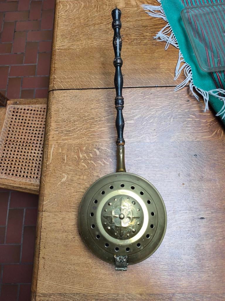 Antieken koperen bedverwarmer, Ophalen