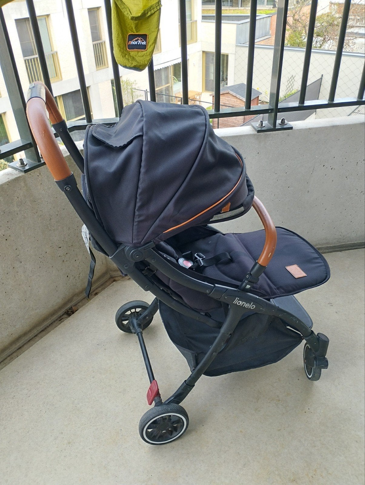 Lionelo buggy zwart met bruine details, Kinderen en Baby's, Ophalen, Gebruikt, Overige merken, Verstelbare rugleuning