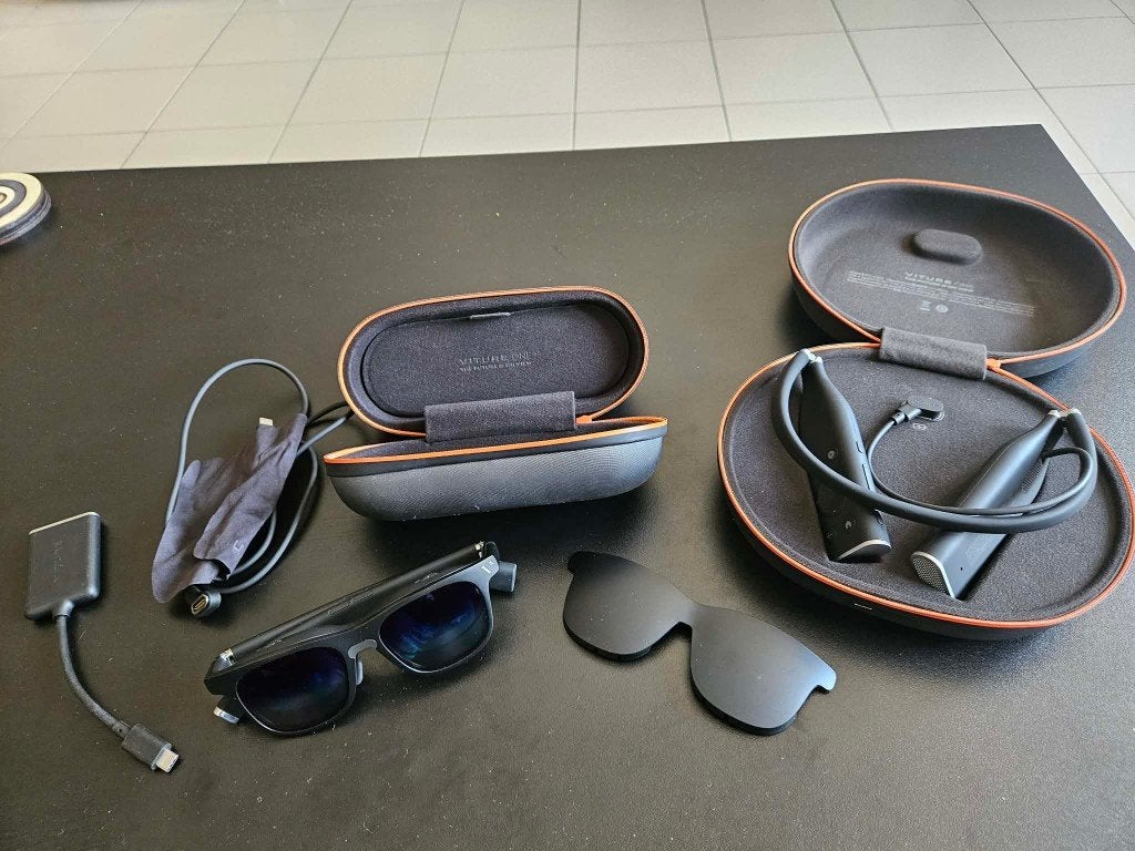 Viture One XR Glasses + Neckband & Accessoires, Audio, Tv en Foto, Overige Audio, Tv en Foto, Ophalen of Verzenden, Zo goed als nieuw