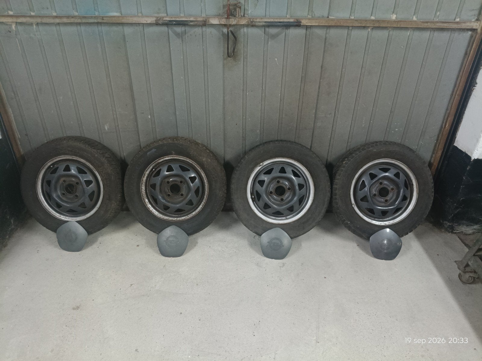 Originele 13" velgen opel corsa a met dekseltjes, Véhicule de tourisme, Pneu(s), Enlèvement, Utilisé