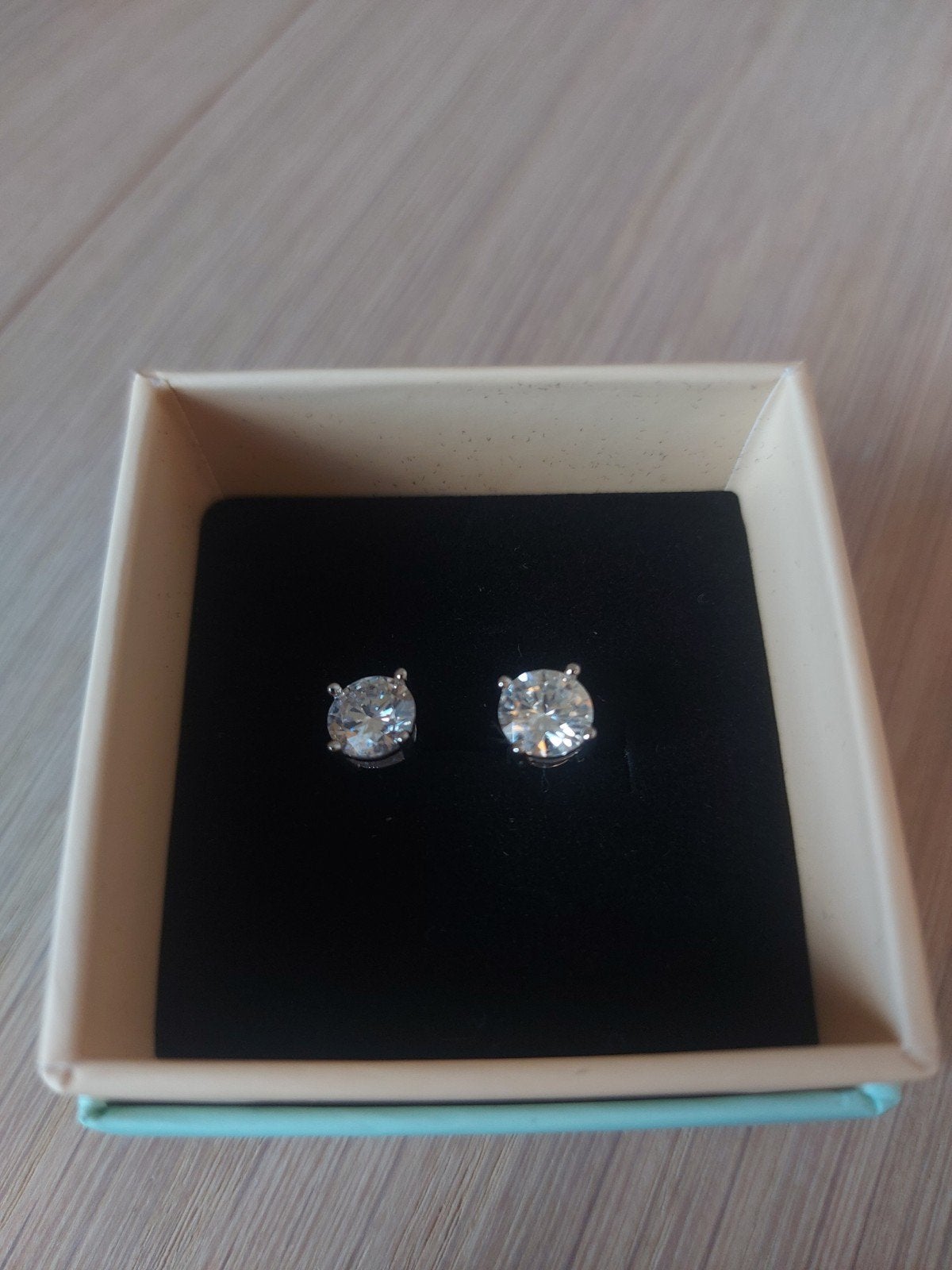 Moissanite diamant met GRA certificaat, Handtassen en Accessoires, Oorbellen, Nieuw, Ophalen of Verzenden, Met edelsteen, Knopjes of Stekers