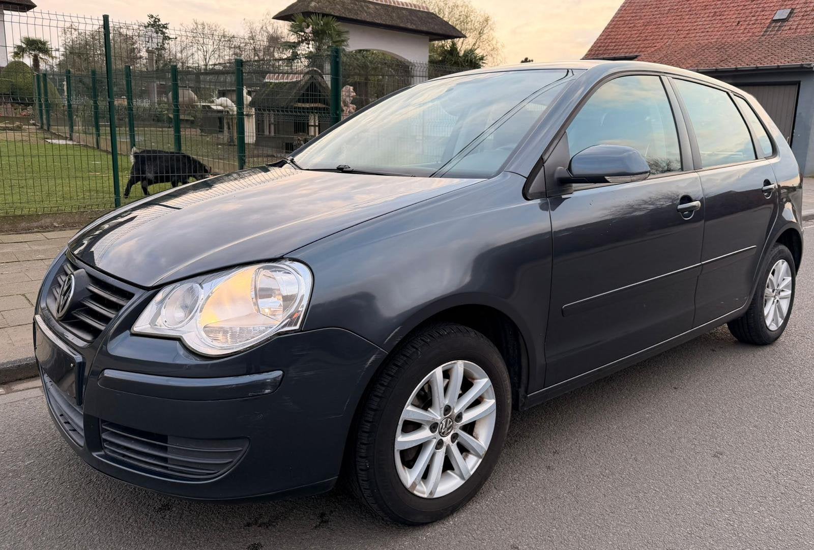 Volkswagen Polo 1.2i Trendline GEKEURD VOOR VERKOOP, Autos, Achat, Boîte manuelle, Noir, 5 portes