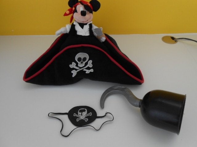 Disneyland Paris - piratenhoed Mickey + toebehoren, Ophalen of Verzenden, Mickey Mouse, Gebruikt, Kleding of Textiel