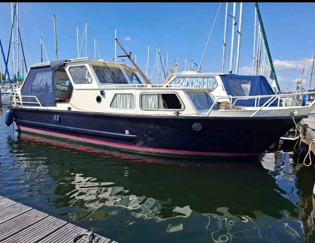 Gezellige motorjacht 9.80m. Met wat werk.Toplocatie haven NL, Gebruikt, Motorjacht, 90 pk, Staal