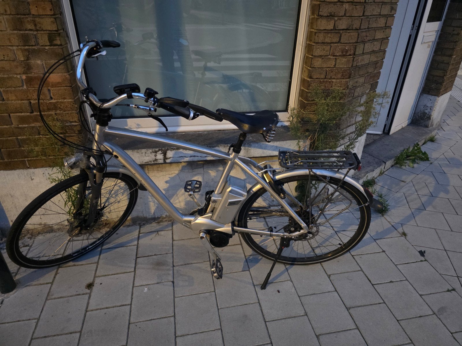 Elektrische fiets – 2 batterijen + oplader – zilvergrijs, Fietsen en Brommers, Elektrische fietsen, 55 tot 59 cm, Ophalen of Verzenden
