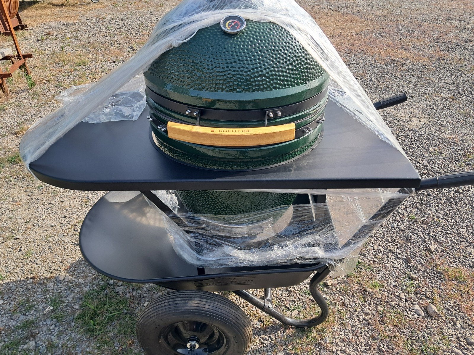 Bbq met tafel en verplaatsbaar onderstel, Ophalen