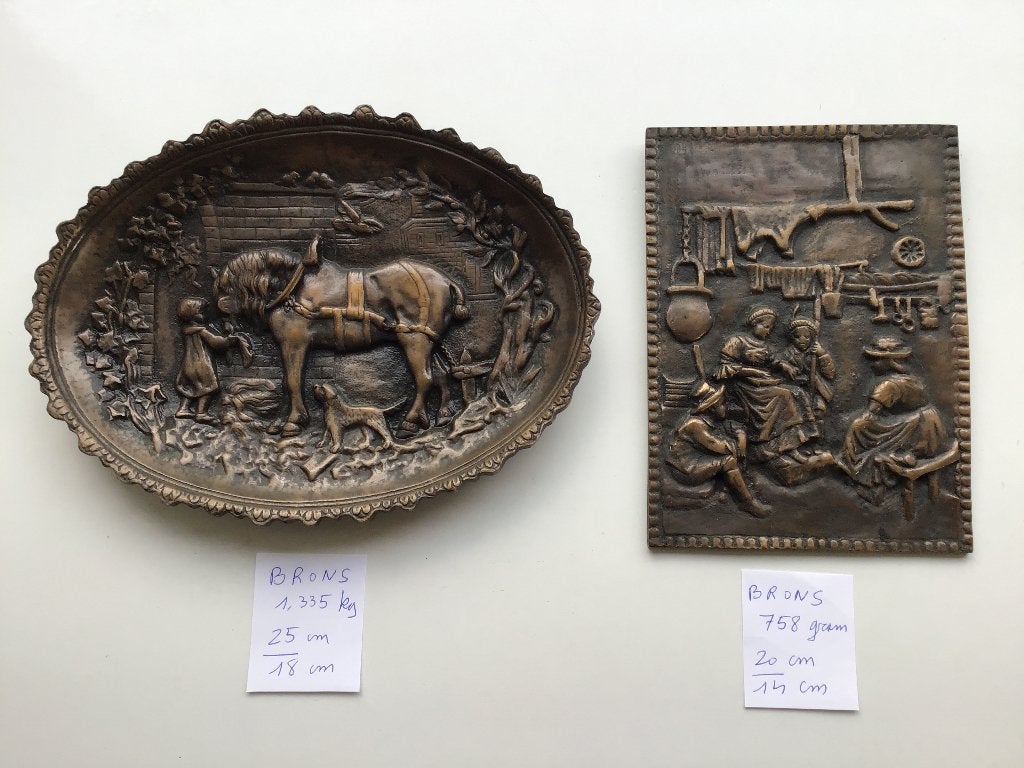 2 bronzen kaders met reliëf afbeeldingen, Antiek en Kunst, Ophalen of Verzenden, Brons