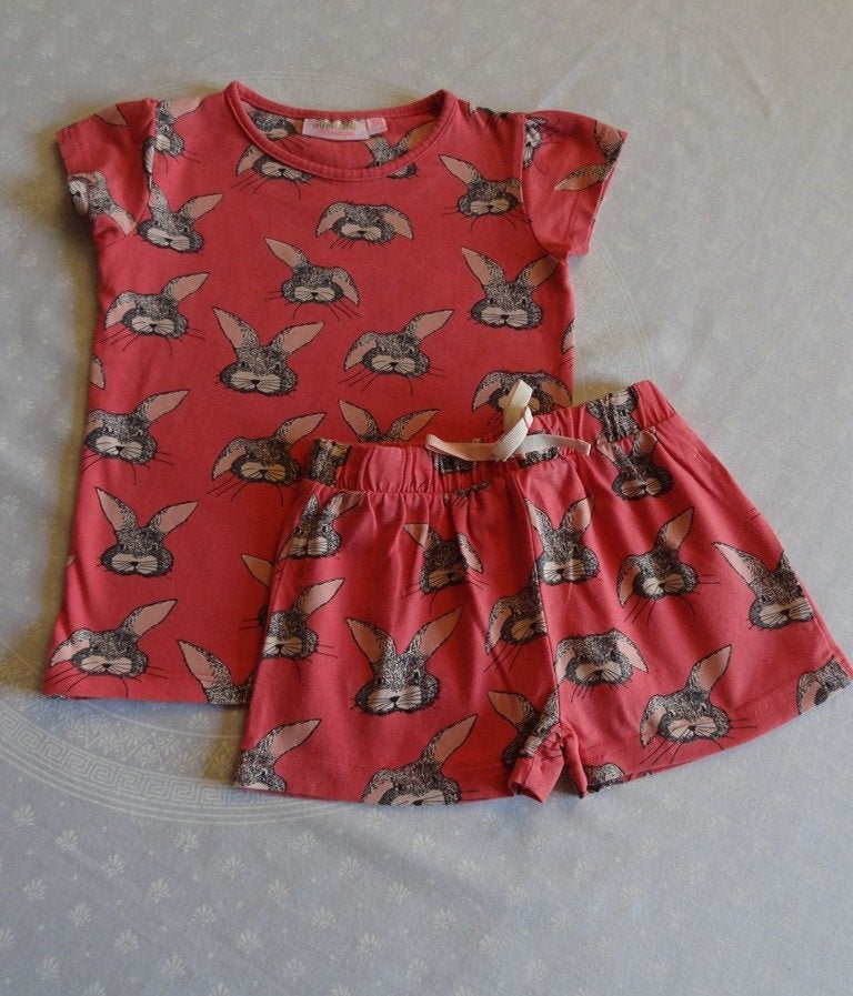 Pyjama’s Niet-Woody  Maat 104, Enlèvement ou Envoi, Comme neuf, Fille, Vêtements de nuit ou Sous-vêtements
