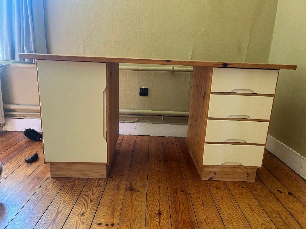 Bureau, Bureau d'ordinateur, Enlèvement, Utilisé, 140 cm