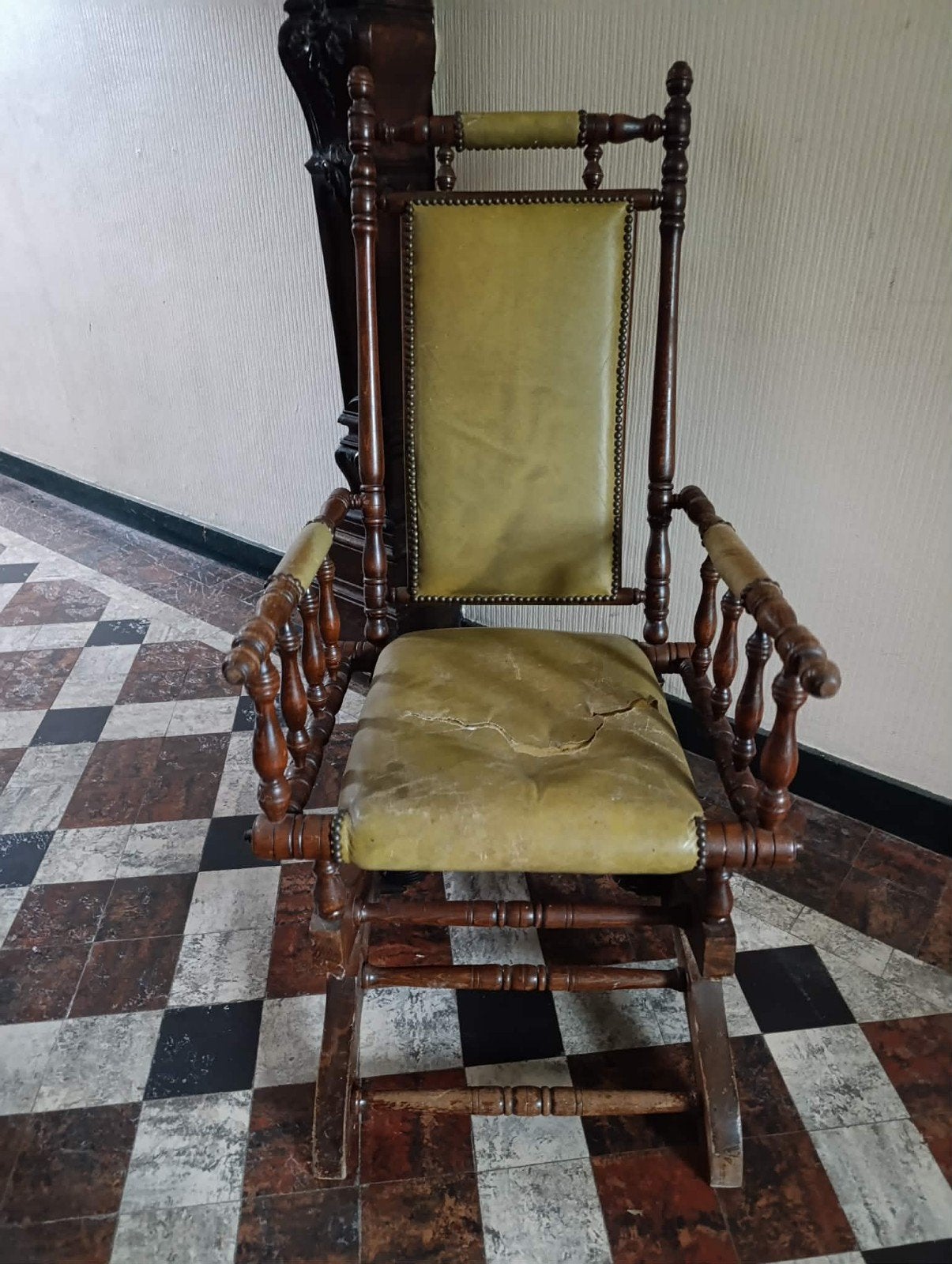 Fauteuil Ancien, Enlèvement