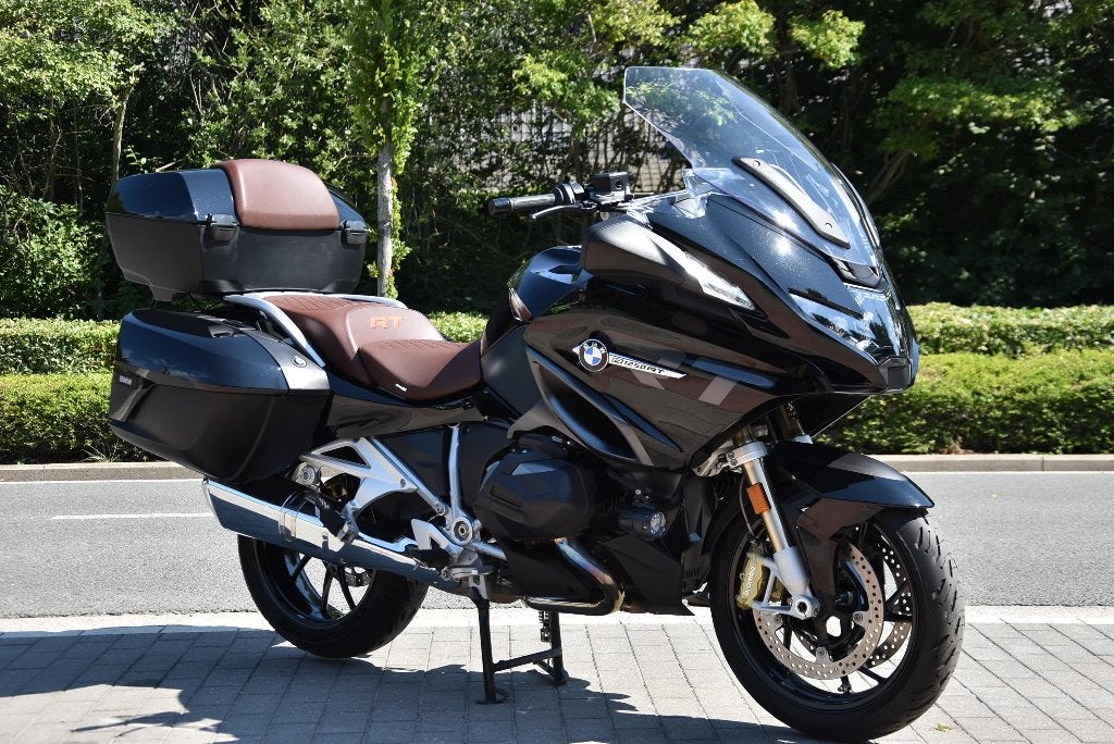 BMW - R1250 RT - TRIPLE BLACK - 2022, Handvatverwarming, 2 cilinders, Occasion, 1254 cc